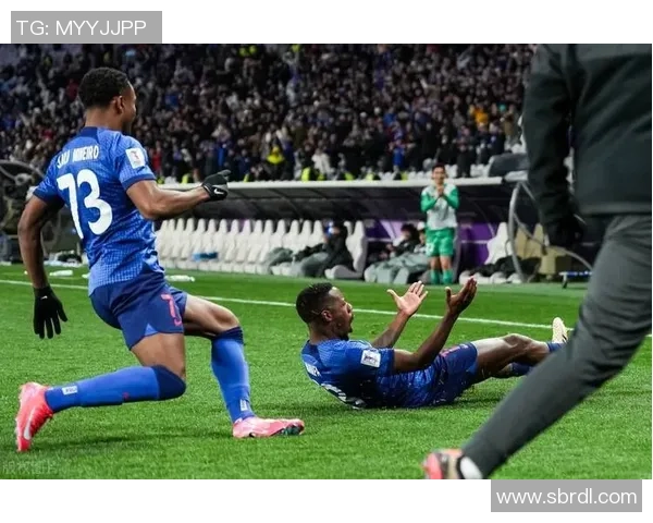 神户胜利船与川崎前锋的激烈对决展现足球魅力与战术智慧